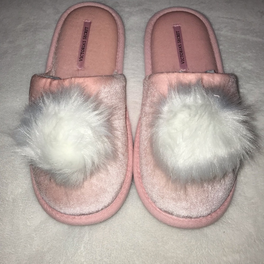 VICTORIAS SECRET PINK VELVET POM POM SLIPPERS